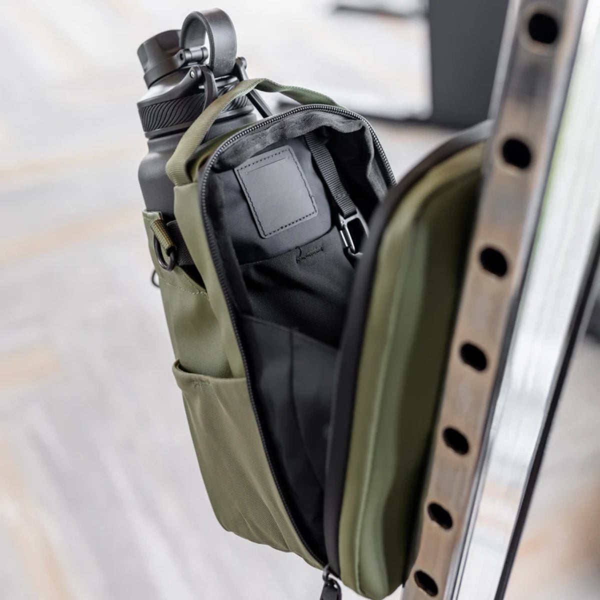 Magnetic Bottle Bag with Organizer